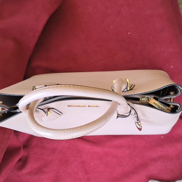 Michael Kors Soft Pink Pebble Leather Satchel/Crossbody Bag. EC - Picture 10 of 15